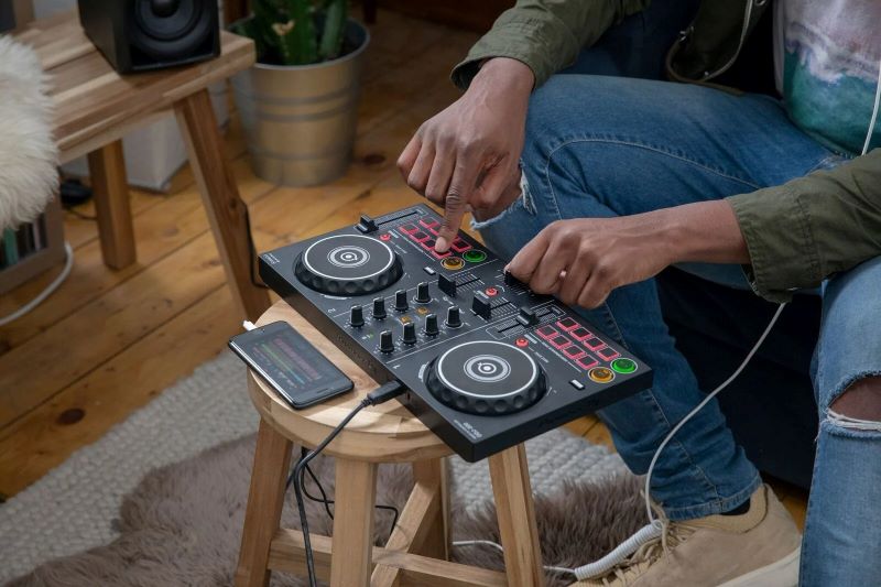 C&aacute;ch chọn b&agrave;n DJ tốt nhất cho người mới bắt đầu