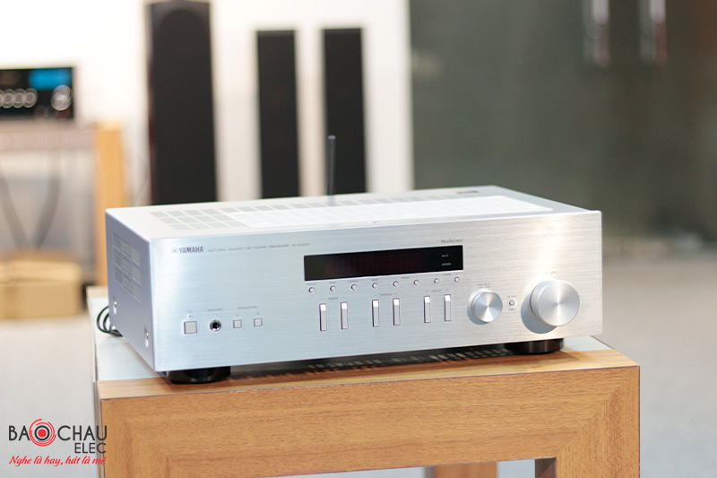 Amply Yamaha R-N303