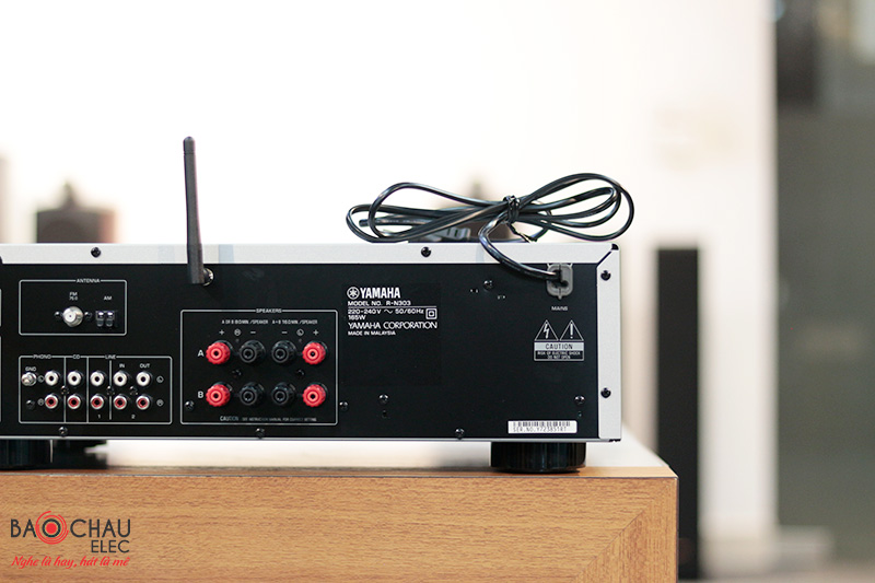 Amply Yamaha R-N303