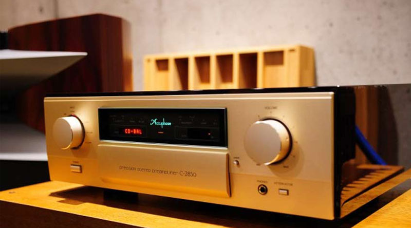 Pre amply Accuphase C-2850