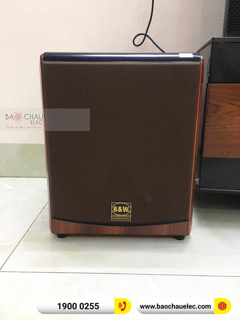 Dàn karaoke gia đình anh Hà