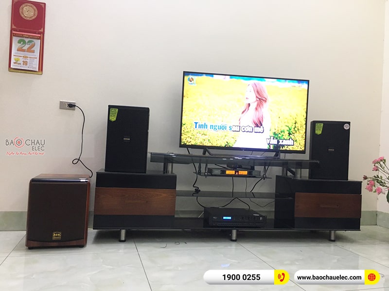 Dàn karaoke gia đình anh Hà