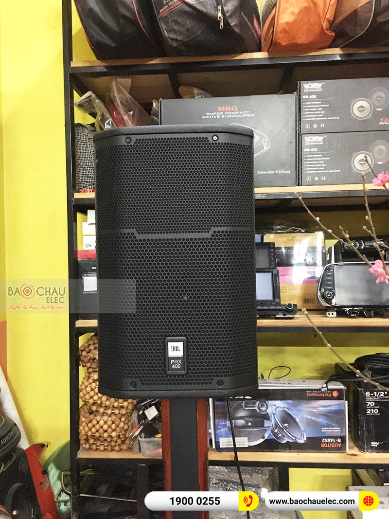 Dàn karaoke gia đình anh Quang