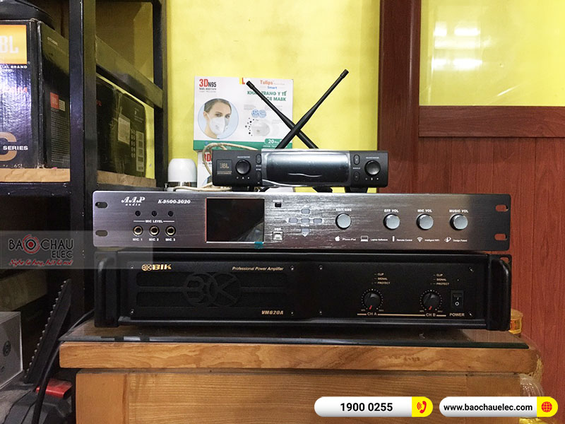 Dàn karaoke gia đình anh Quang
