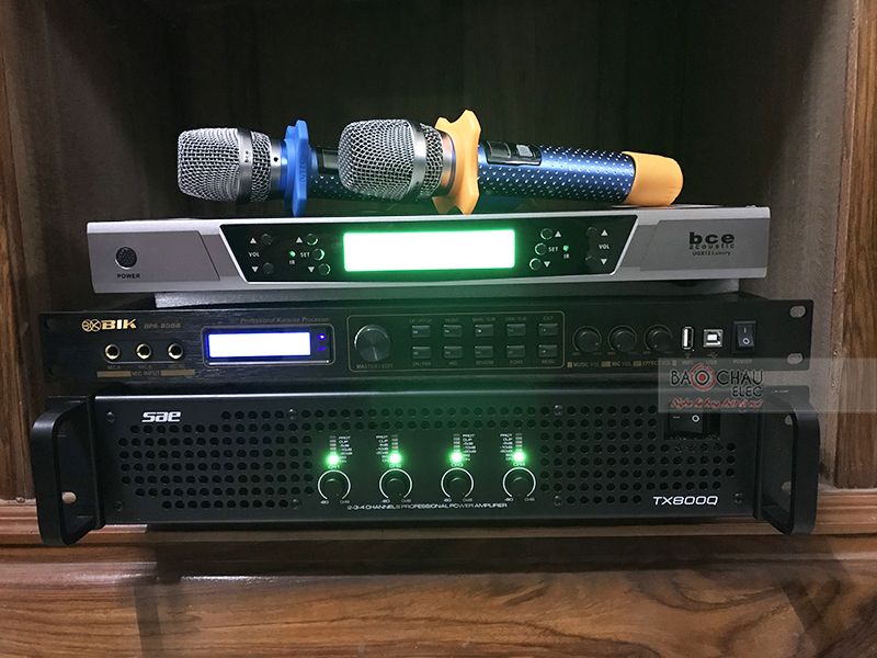 Dàn karaoke gia đình anh Thanh