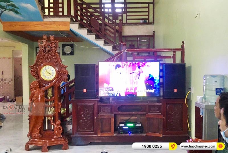 Dàn karaoke gia đình anh Lộc