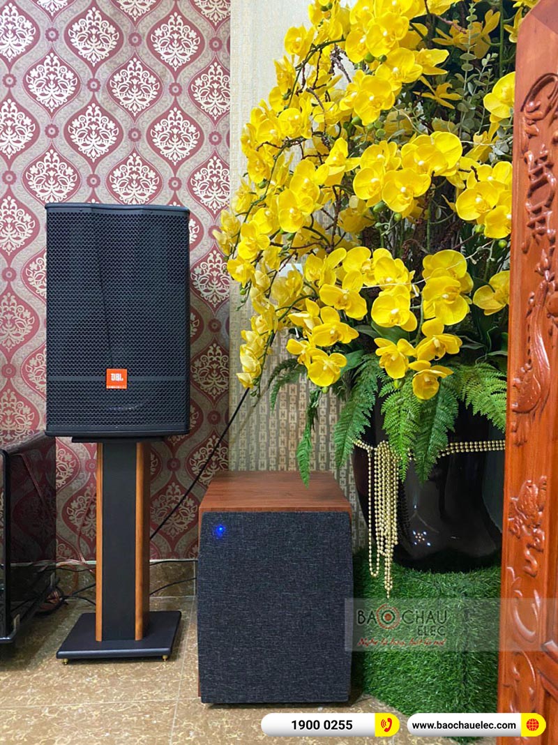 Dàn karaoke gia đình anh Long