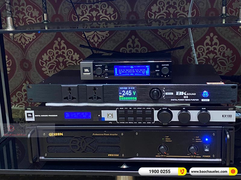 Dàn karaoke gia đình anh Long