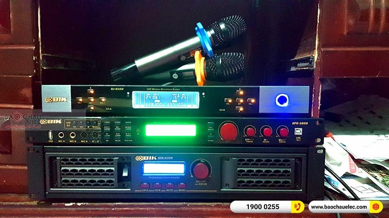 Dàn karaoke gia đình anh Luận