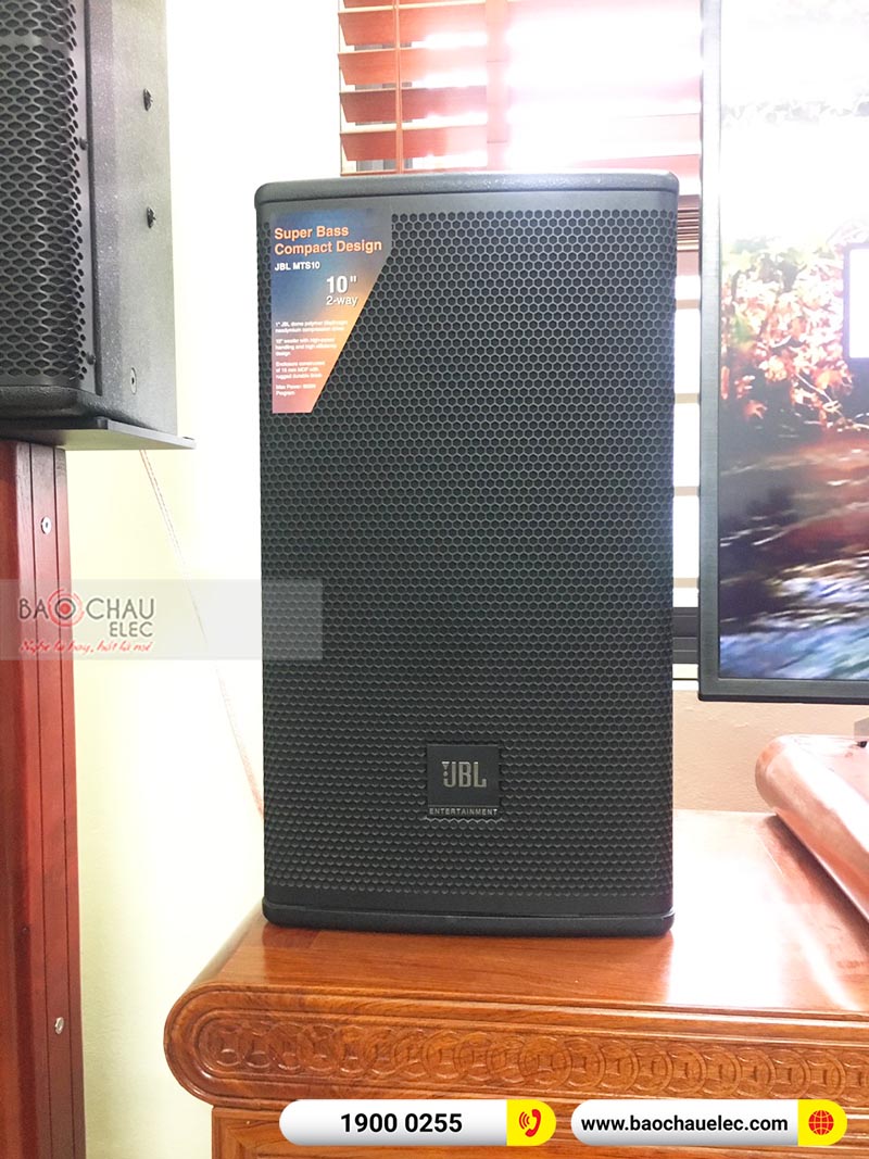 Dàn karaoke gia đình anh Phi