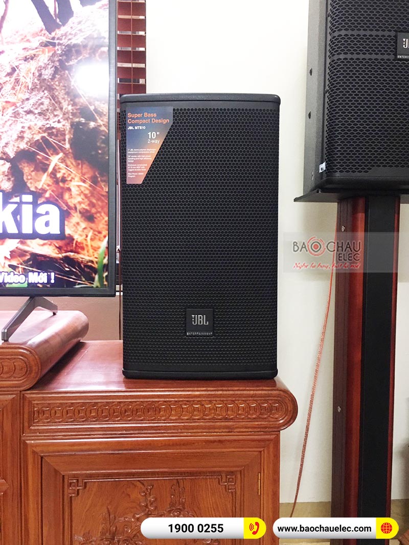 Dàn karaoke gia đình anh Phi