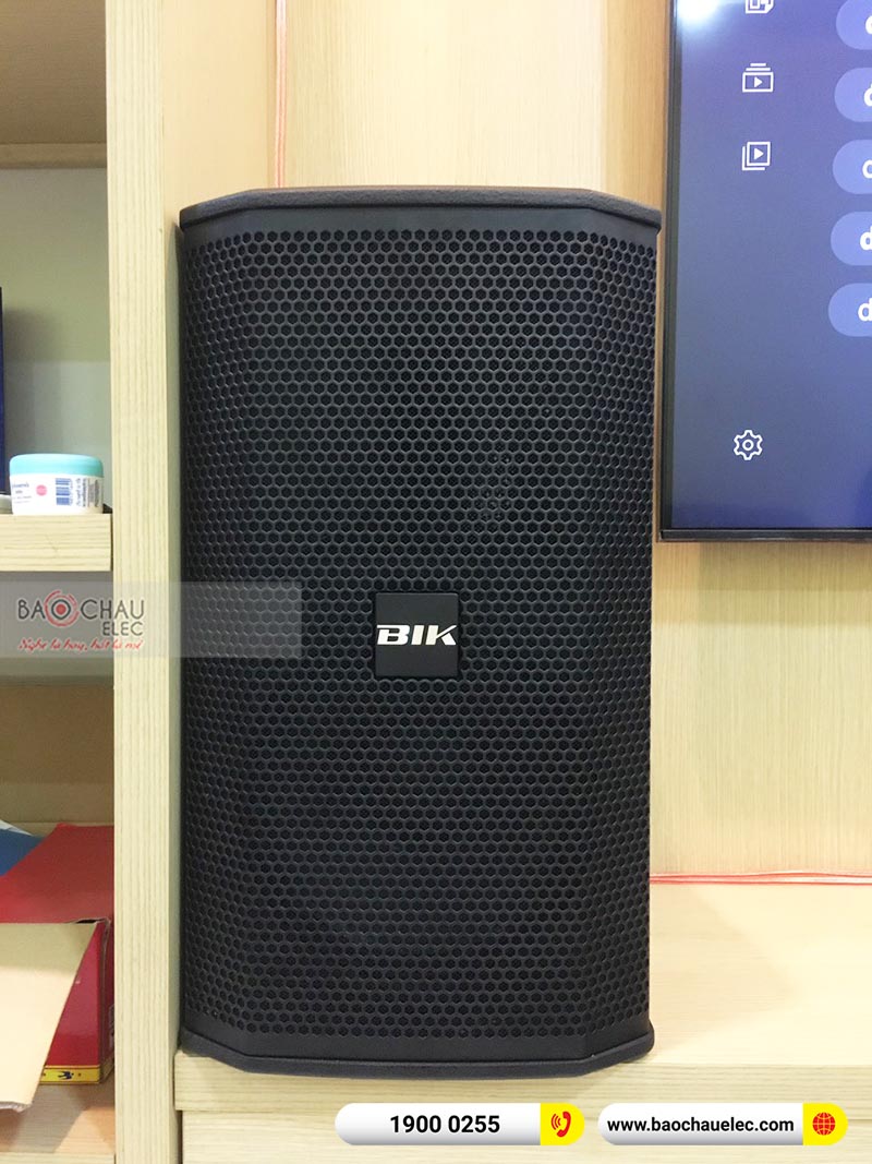 Dàn karaoke gia đình anh Thuyết