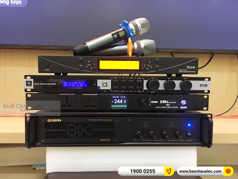 Dàn karaoke gia đình anh Thuyết