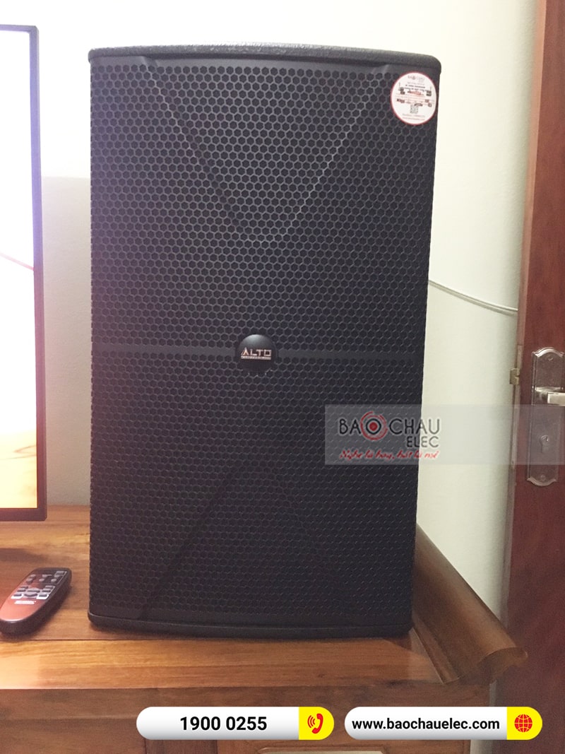Dàn karaoke gia đình anh Tùng