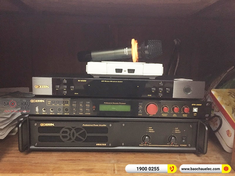Dàn karaoke gia đình anh Tùng