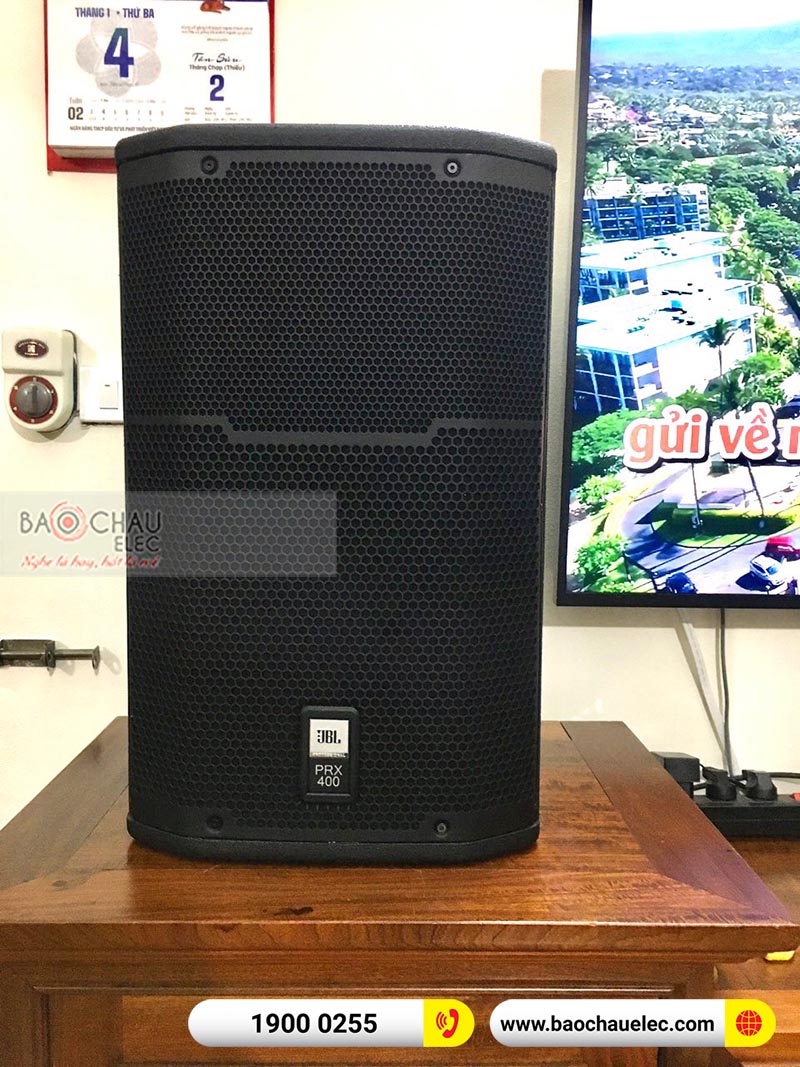 Dàn karaoke gia đình chị Hoa