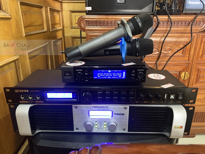 Dàn karaoke gia đình anh Đăng