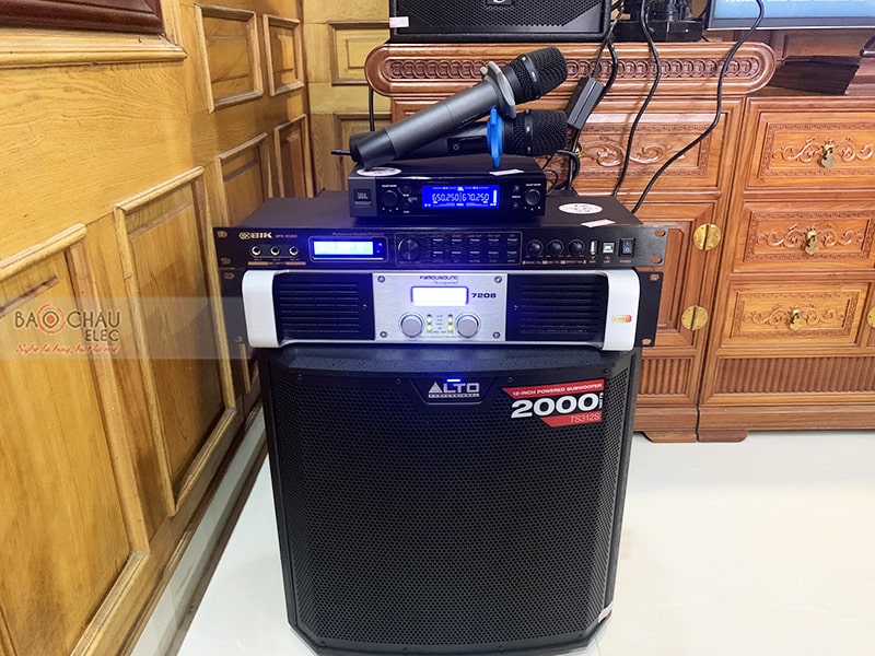 Dàn karaoke gia đình anh Đăng