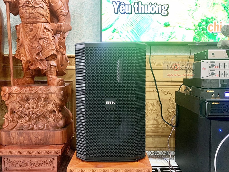 Dàn karaoke gia đình anh Hào 