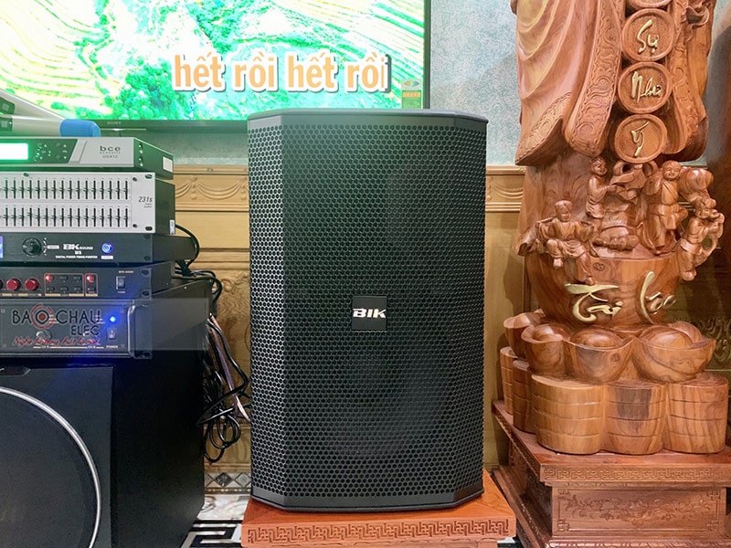 Dàn karaoke gia đình anh Hào 