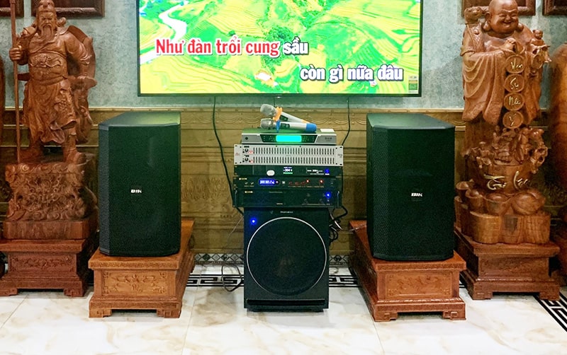 Dàn karaoke gia đình anh Hào 