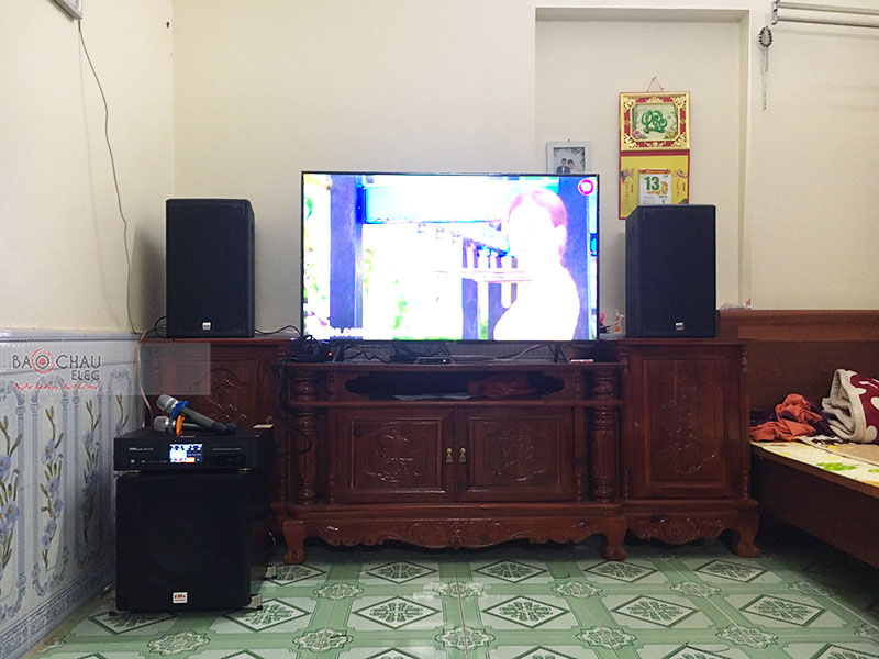 Dàn karaoke gia đình anh Linh 