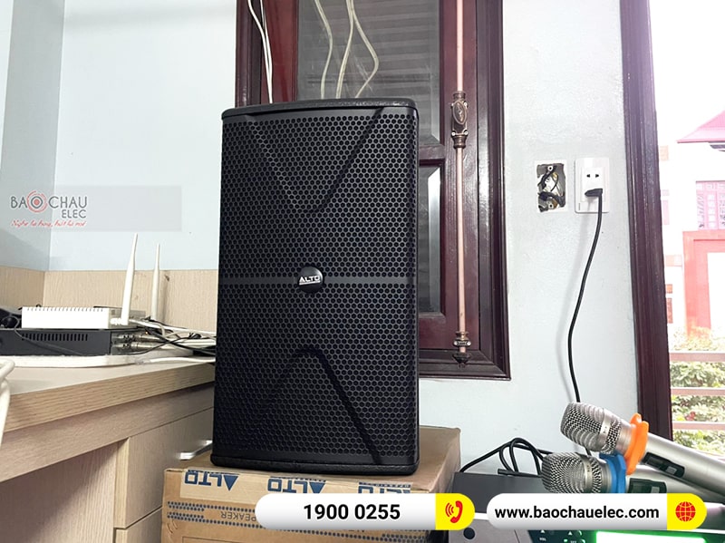 Dàn karaoke gia đình chị Hương