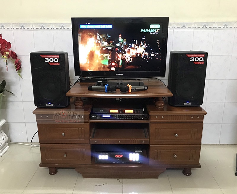 Dàn karaoke gia đình anh Dân ở Tân Phong