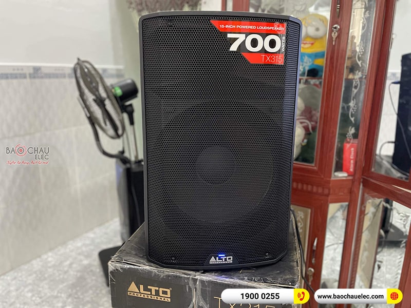 Dàn karaoke gia đình anh Điển
