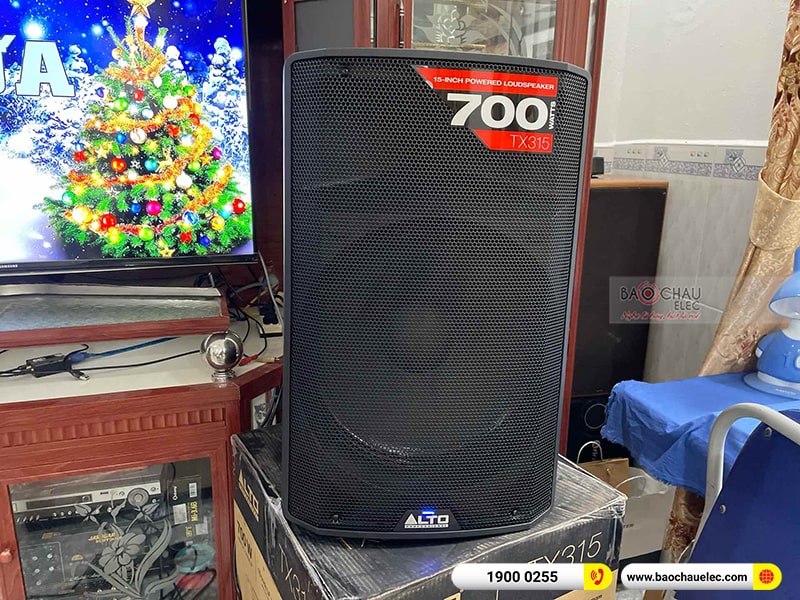 Dàn karaoke gia đình anh Điển