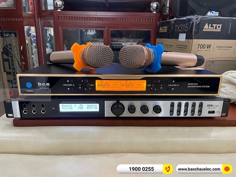 Dàn karaoke gia đình anh Điển