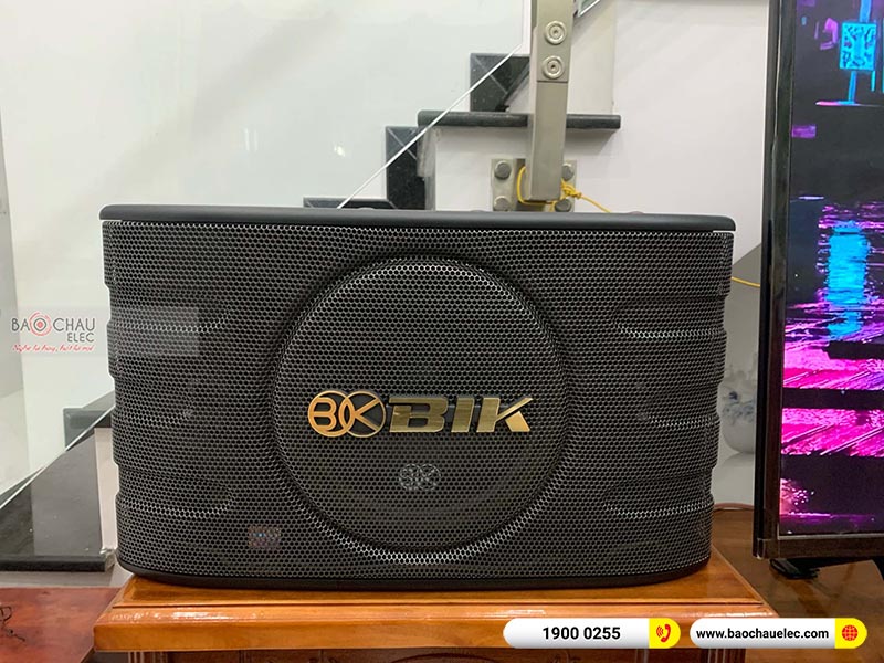Dàn karaoke gia đình anh Tân