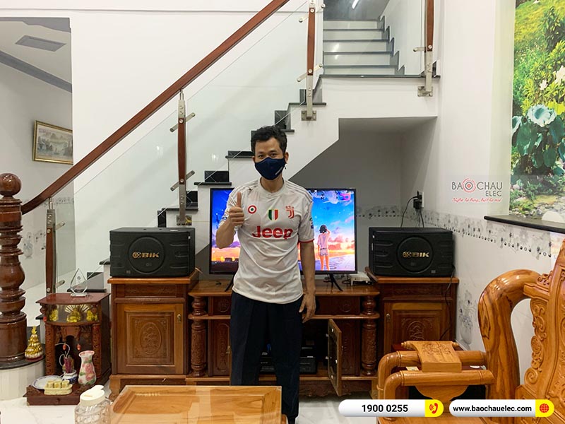 Dàn karaoke gia đình anh Tân