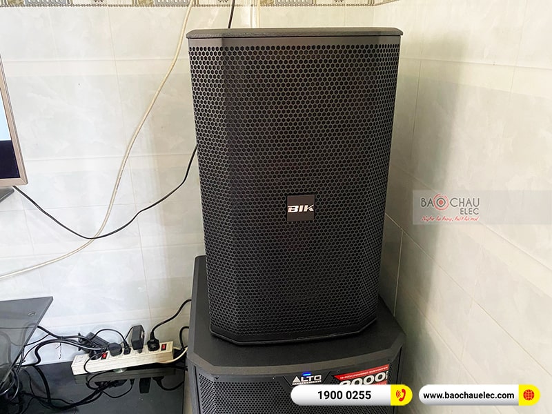 Dàn karaoke gia đình anh Thông