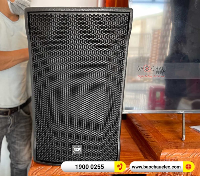 Dàn karaoke gia đình anh Toản