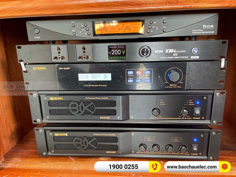 Dàn karaoke gia đình anh Toản