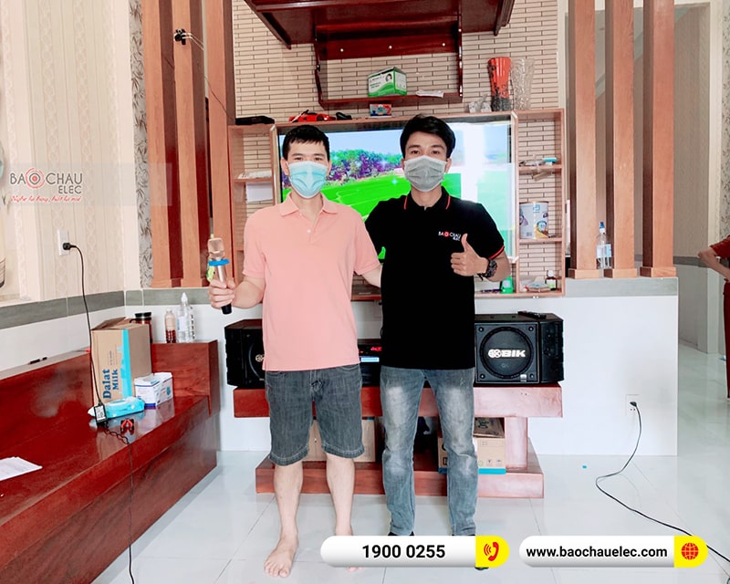 Dàn karaoke gia đình chị Khuyên