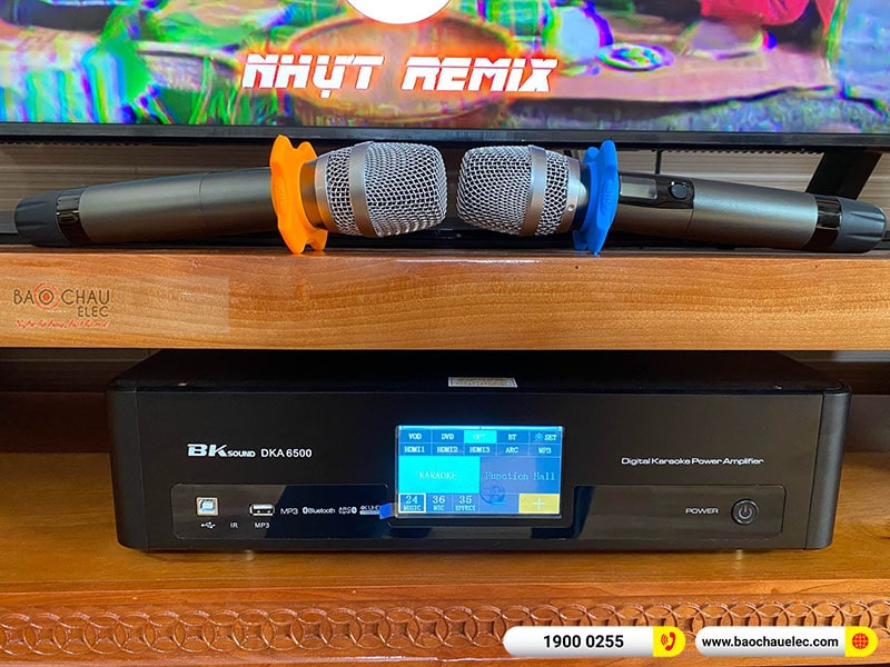 Dàn karaoke gia đình anh Phát
