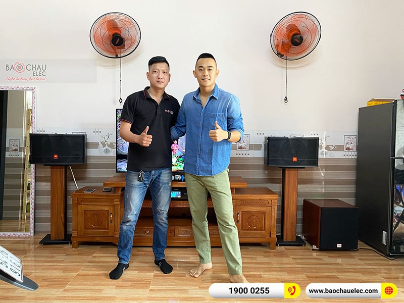 Dàn karaoke gia đình anh Phát