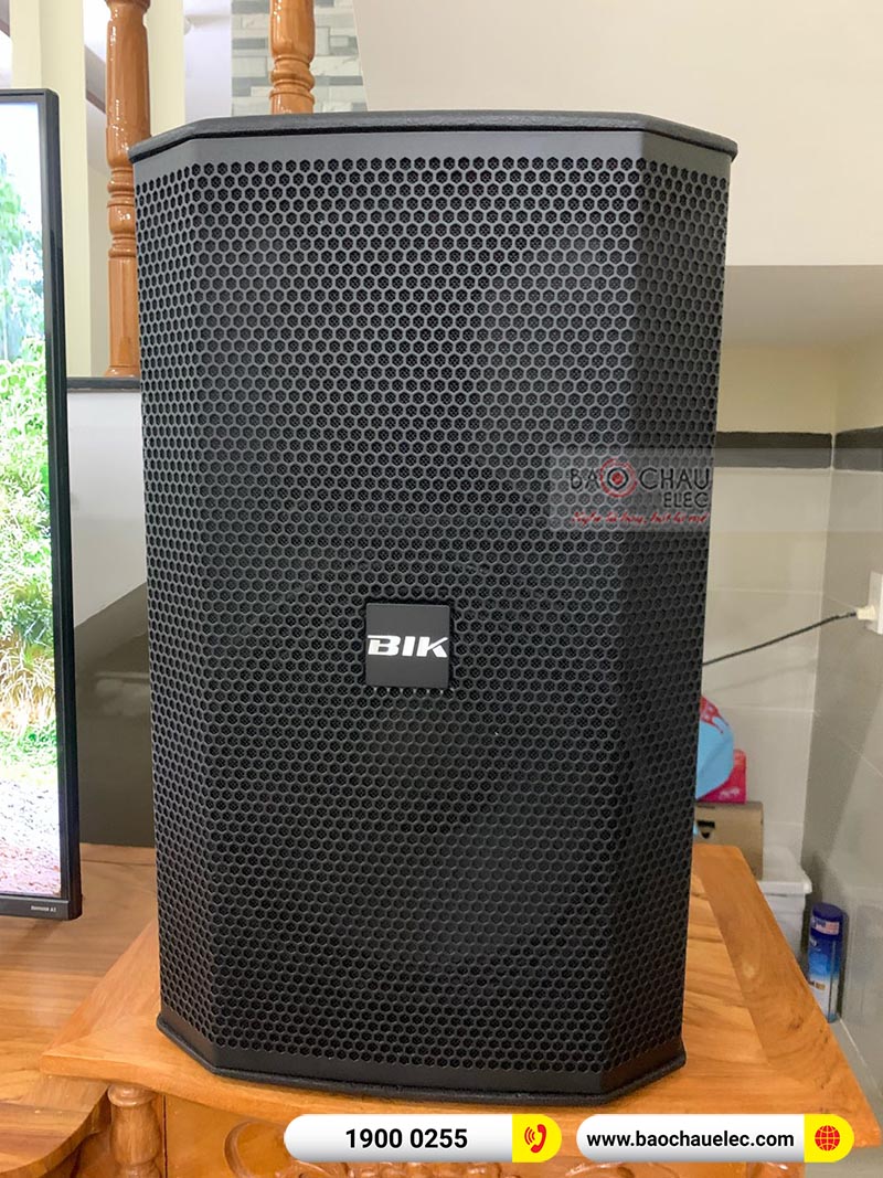 Dàn karaoke gia đình anh Tân