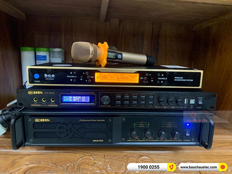 Dàn karaoke gia đình anh Tân