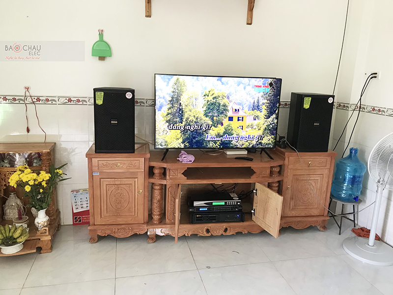 D&agrave;n karaoke gia đ&igrave;nh chị Hoa h4