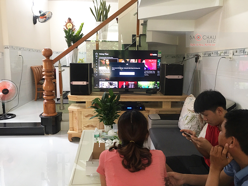 D&agrave;n karaoke gia đ&igrave;nh chị Loan h4