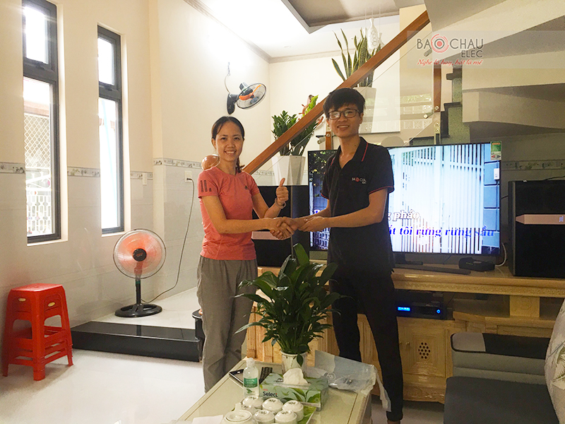 D&agrave;n karaoke gia đ&igrave;nh chị Loan h5