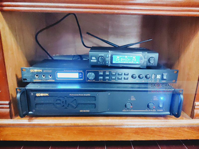 Dàn karaoke gia đình chị Trang h3