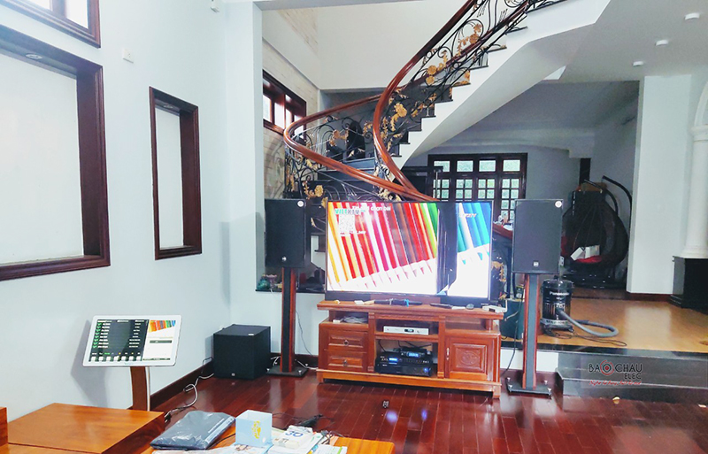 Dàn karaoke gia đình chị Trang 