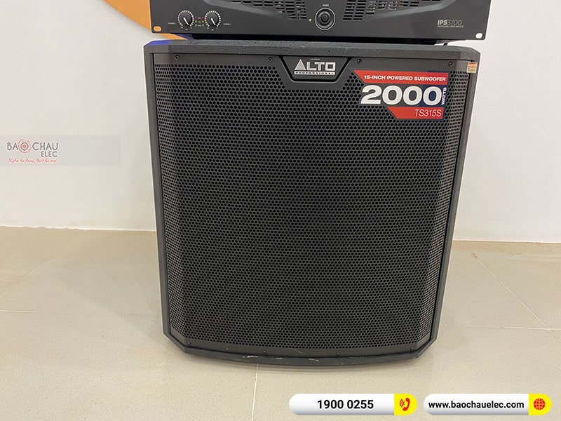 Dàn karaoke gia đình chị Trinh