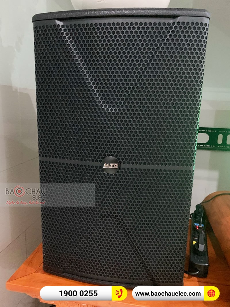 Dàn karaoke gia đình anh Cảnh