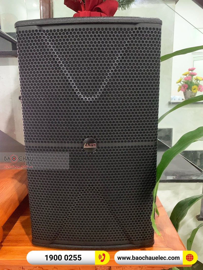 Dàn karaoke gia đình anh Cảnh