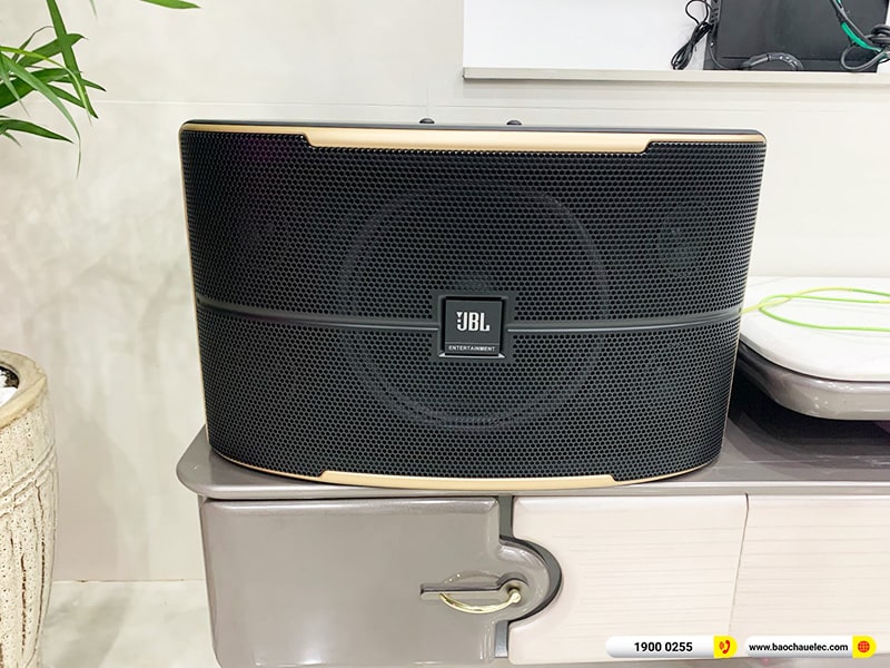 Dàn karaoke gia đình anh Chung
